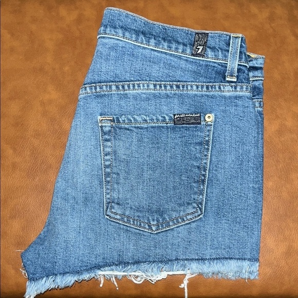 7 For All Mankind Cutoff Shorts Size 28 - Picture 3 of 16